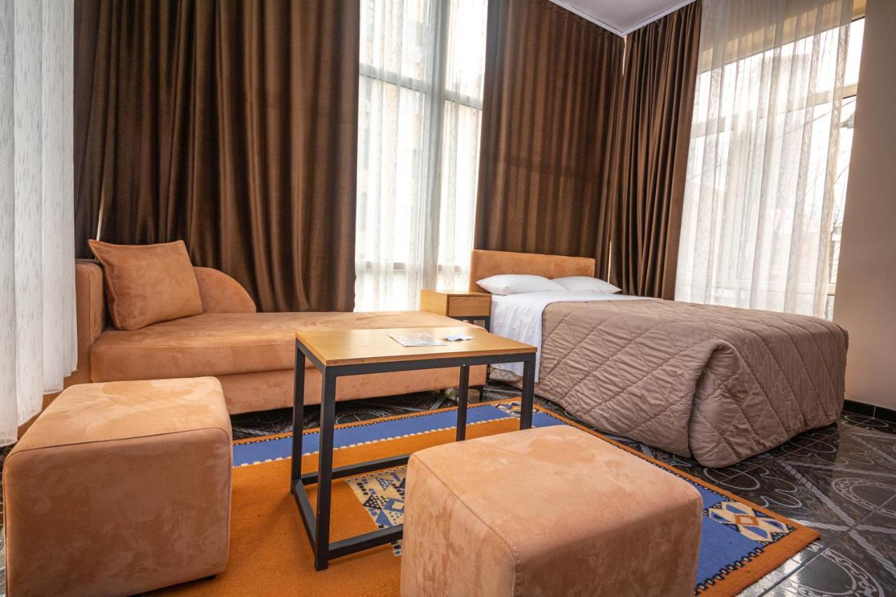 Hotel Pik Loti Tiranë Eksteriør bilde