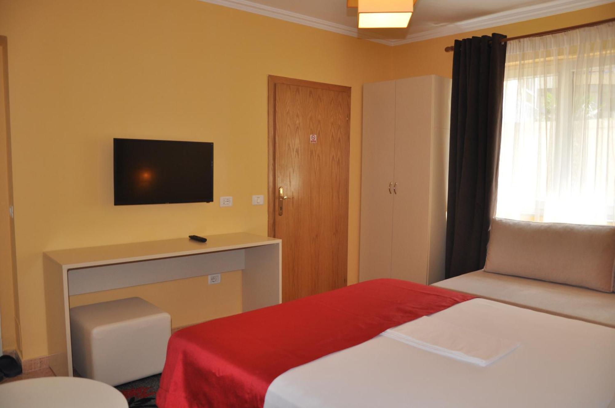 Hotel Pik Loti Tiranë Rom bilde