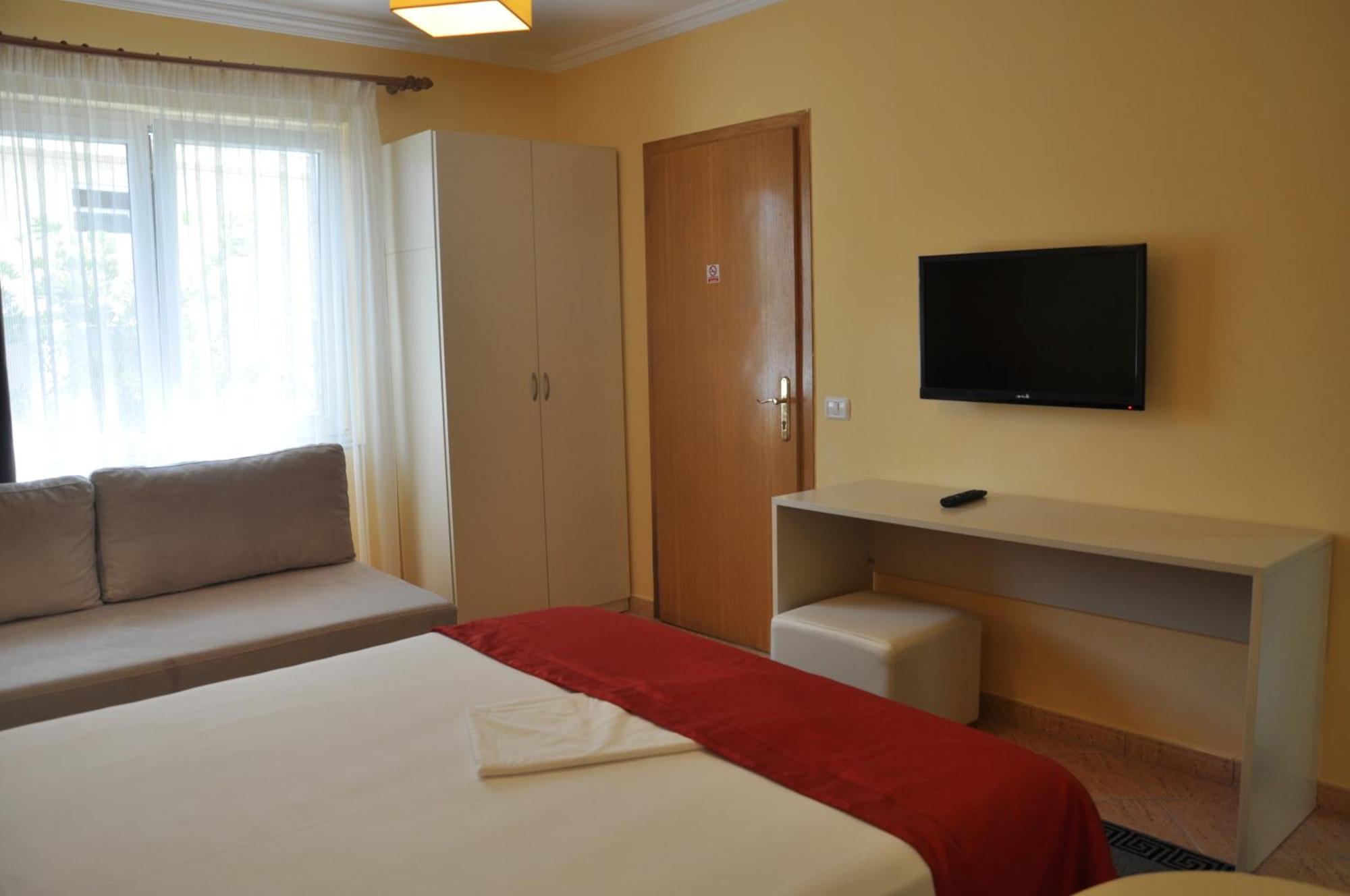 Hotel Pik Loti Tiranë Rom bilde