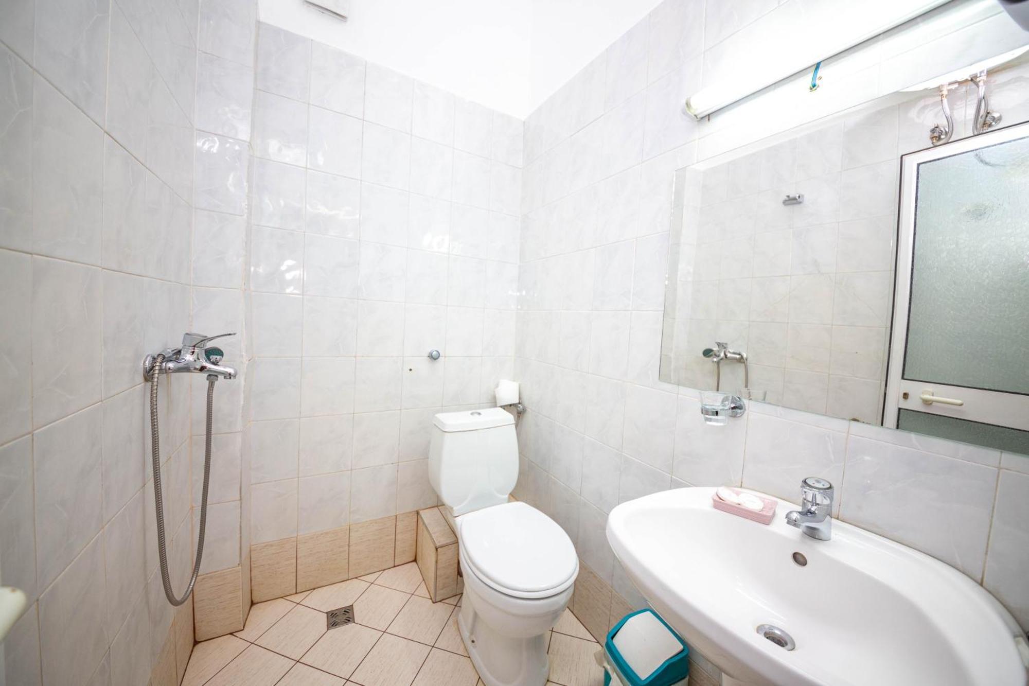 Hotel Pik Loti Tiranë Rom bilde