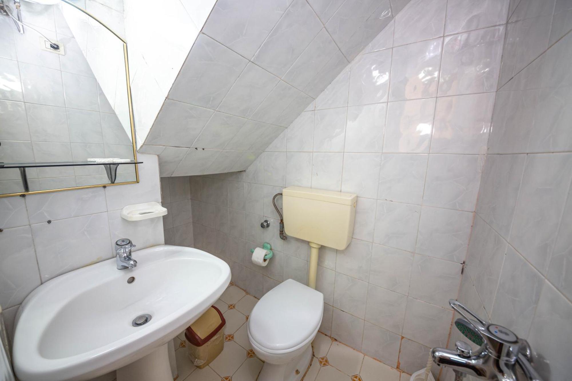 Hotel Pik Loti Tiranë Rom bilde