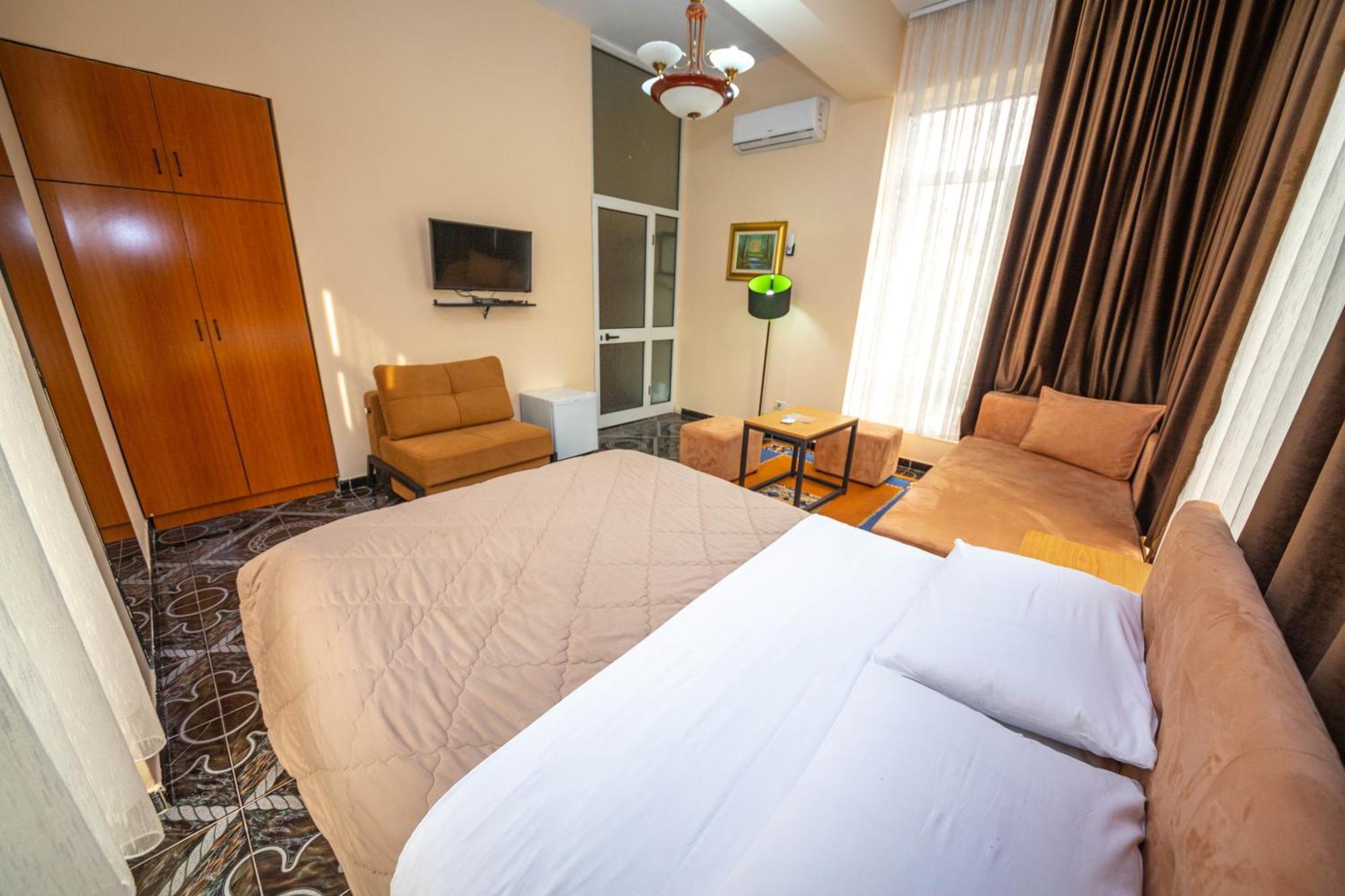 Hotel Pik Loti Tiranë Rom bilde