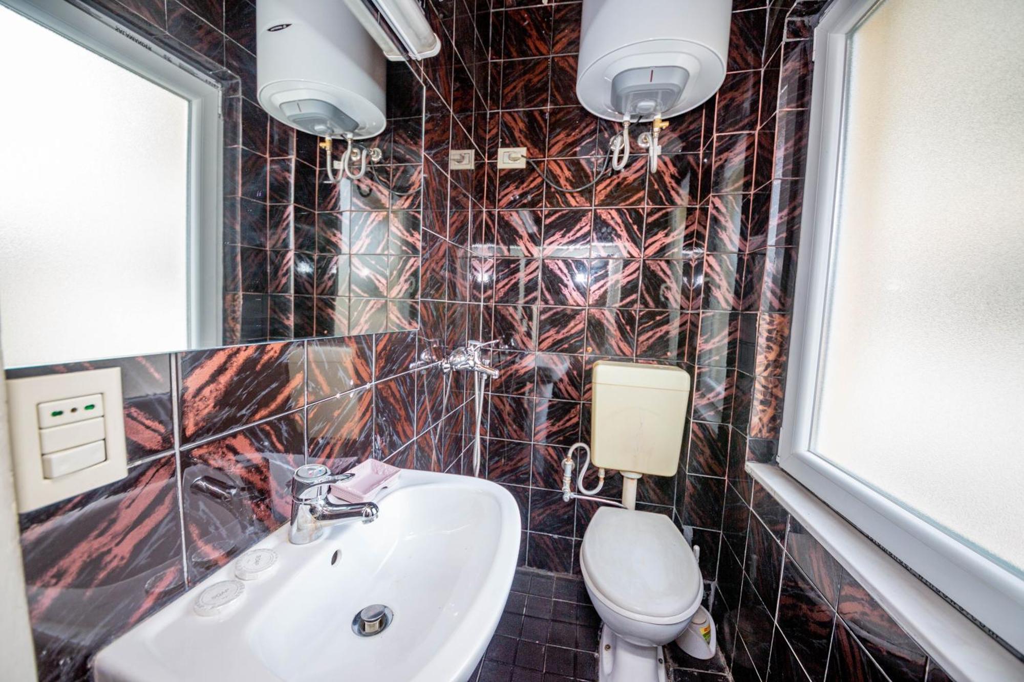 Hotel Pik Loti Tiranë Rom bilde