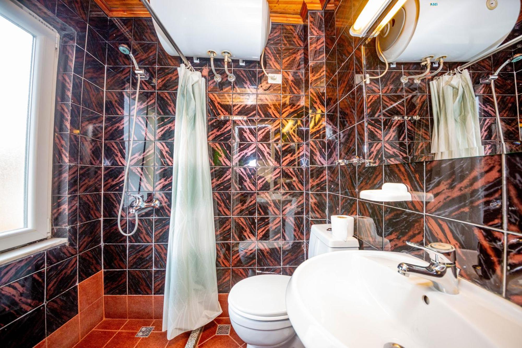 Hotel Pik Loti Tiranë Rom bilde